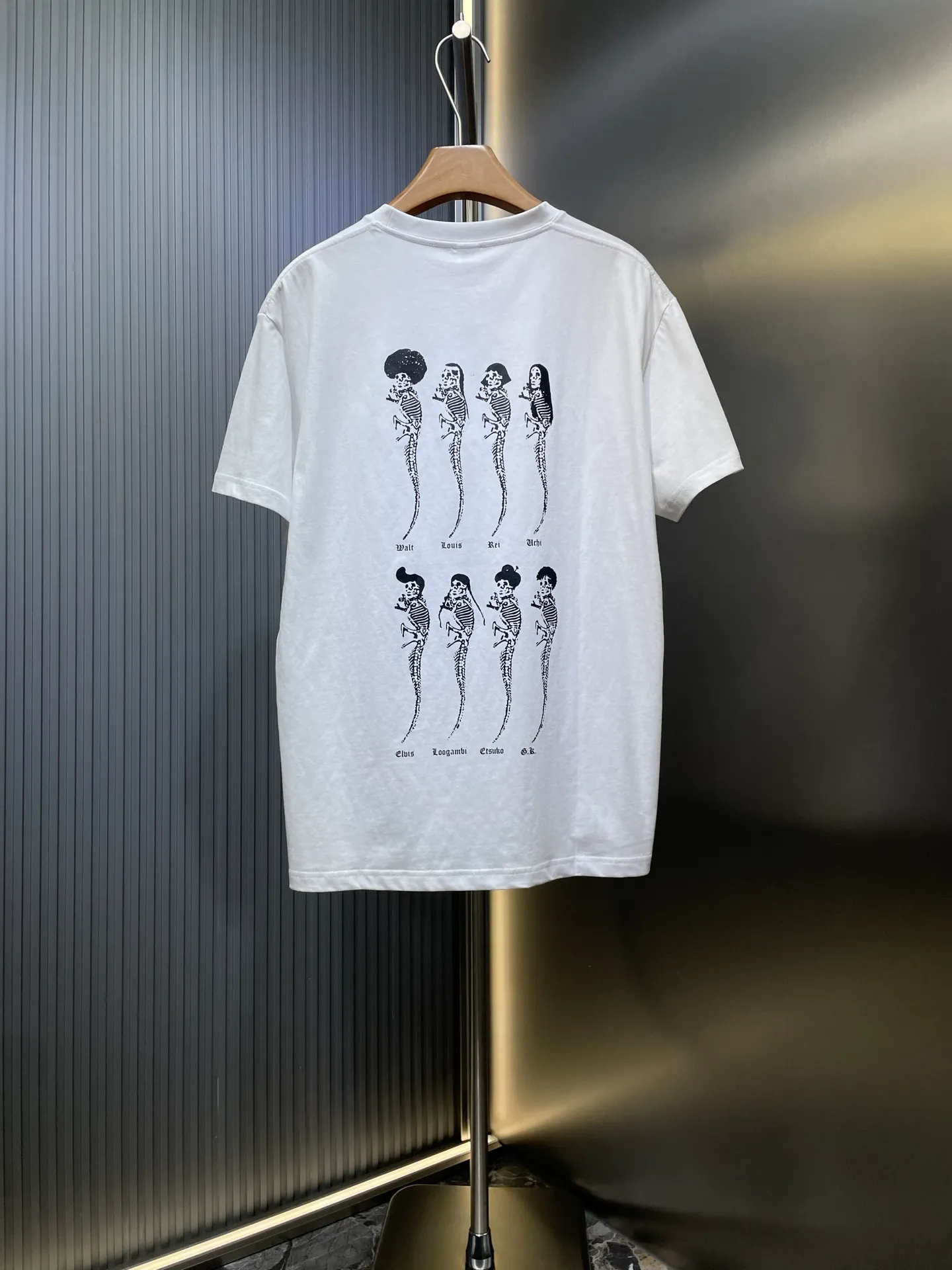 P250 N502 Kl 🌟【Top original order】Chrome Hearts Sanskrit short sleeves printed all over the back. Process description: The fabric is made of 26-woven 200g cotton, and the printing is made of special imported slurry. The overall routing is straight and delicate, the fabric is comfortable and soft, and the color is consistent without color difference. It can be matched with the same style to create a fashionable look and control various occasions. Customized accessories, complete three standards, same style for men and women!  size：s m l